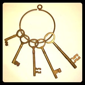 🔑 Antique Brass Keys (decorative) 🔑